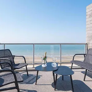 Fraval - Beachfront With Sea Views In Middelkerke